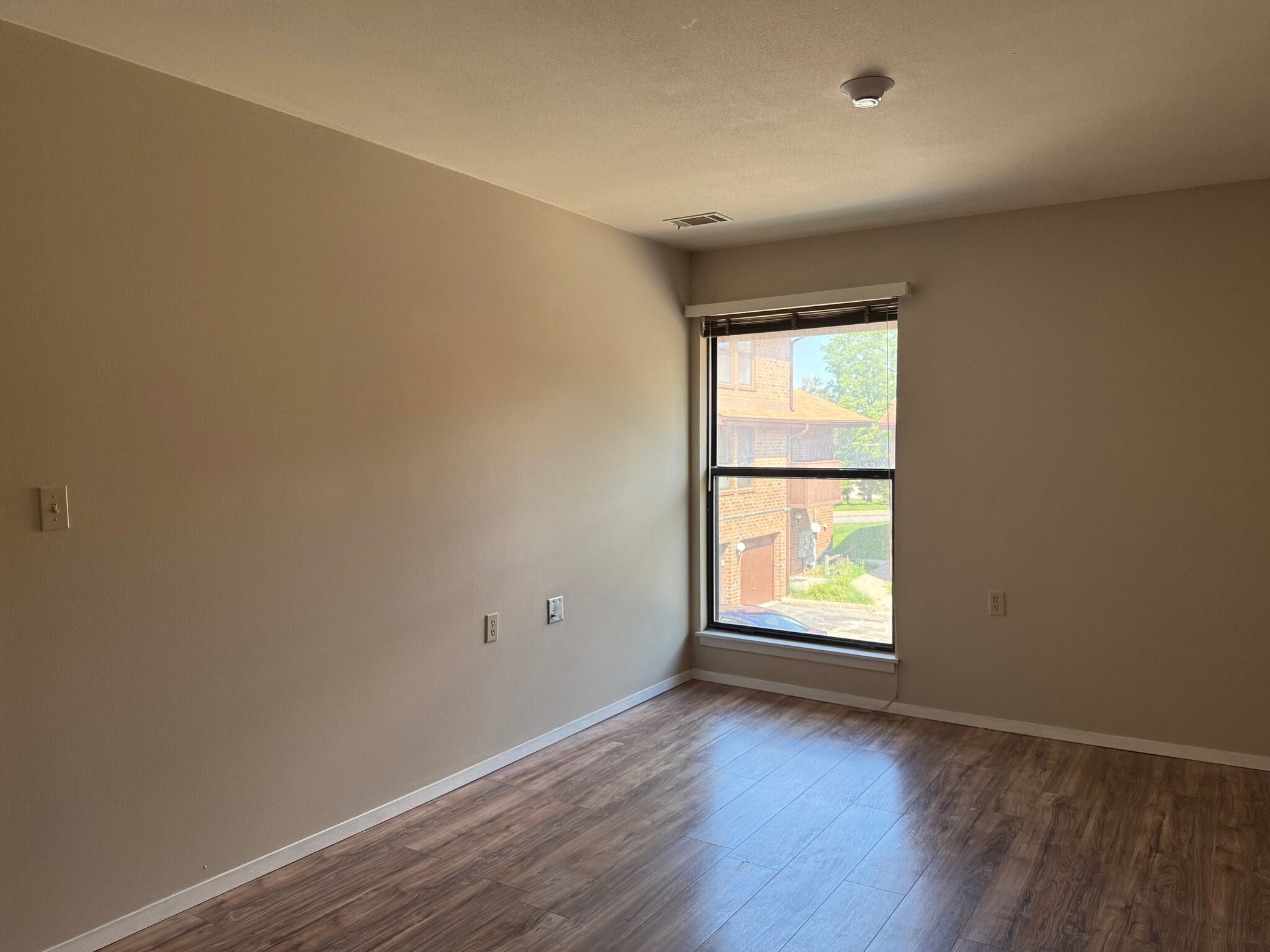 Building Photo - 9028 N Park Plaza Ct