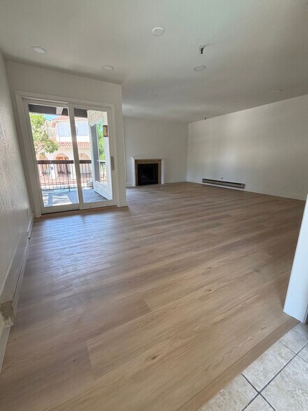 Living Room - 707 Bryant St