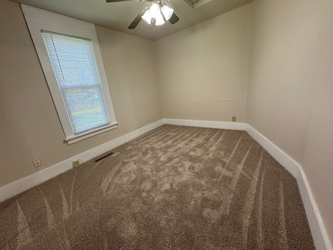 Building Photo - I Can See Clearly Now: Spacious 2 Bed, 1 B...