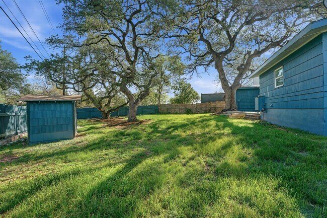 Building Photo - 502 Sunrise Cir