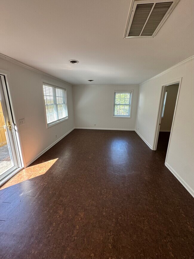 Building Photo - 2213 White Ave