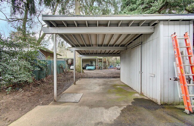 Building Photo - Gladson 3802