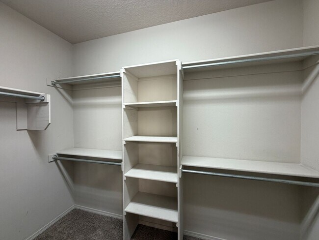 Building Photo - 7420 Tangerine Ct NE