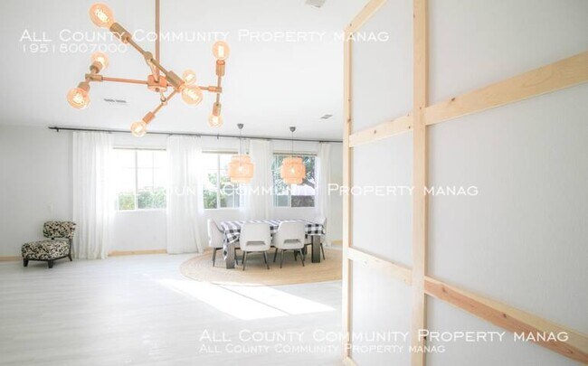 Building Photo - FULLY FURNISHED 3BED 2 BA HOUSE ON SCGA GO...