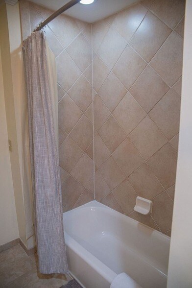 Building Photo - 2322 Boxwood Ln