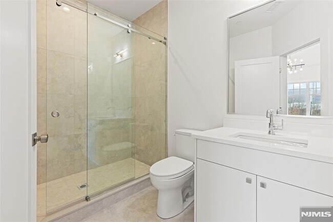 Building Photo - 445 Ramapo Valley Rd