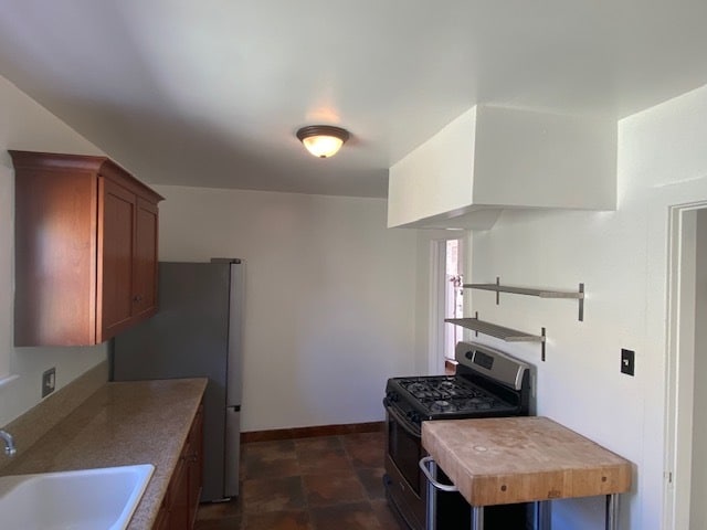 Kitchen - 1042 S Hudson Ave
