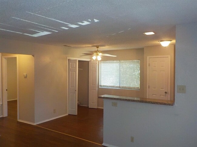 Building Photo - 2205 Leah Cove