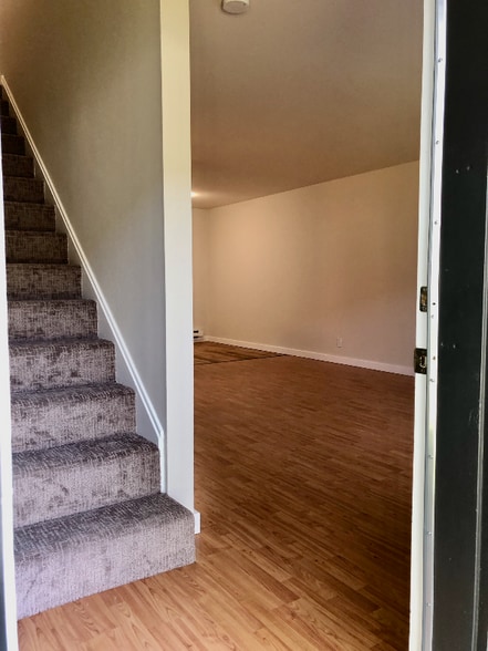 Building Photo - 3604 NE 73rd Pl