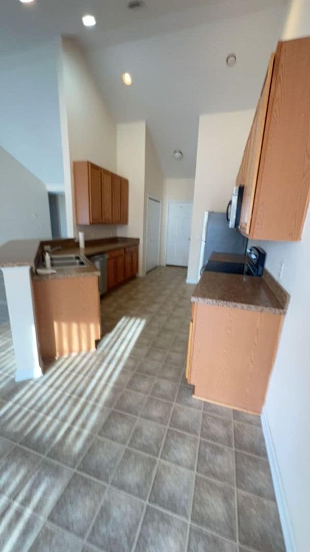 Building Photo - Woodbury 3 BD, 2BA home