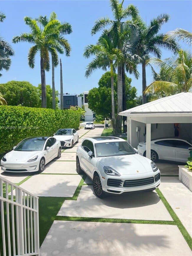 Building Photo - 745 NE 77th St