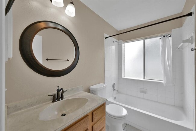 Building Photo - 2407 Summer Spring Dr