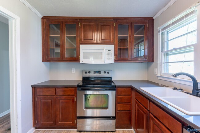 Building Photo - 712 Marion Dr