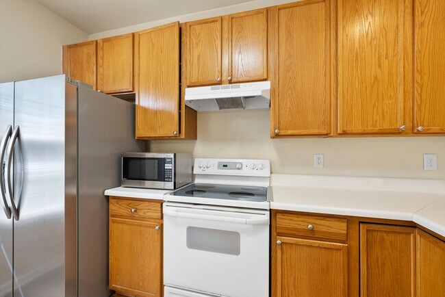 Building Photo - %16 Walnut Woods DR