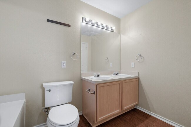 Building Photo - ***APPLICATION CURRENTLY UNDER REVIEW***Well-Maintained One-Story in Woodthorn Subdivision