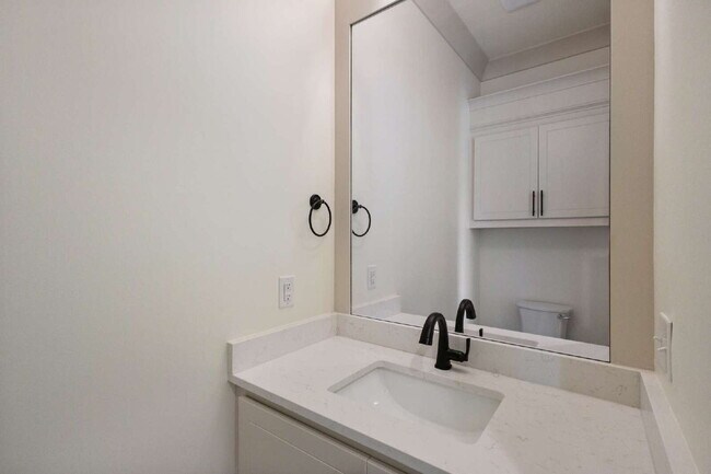 Building Photo - Luxury Townhome for Rent in Waterpointe | 3 Bed | 2.5 Bath | Private Courtyard