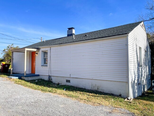Building Photo - 310 St Luke St