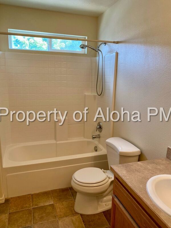 Building Photo - 1053 W Pine Ave