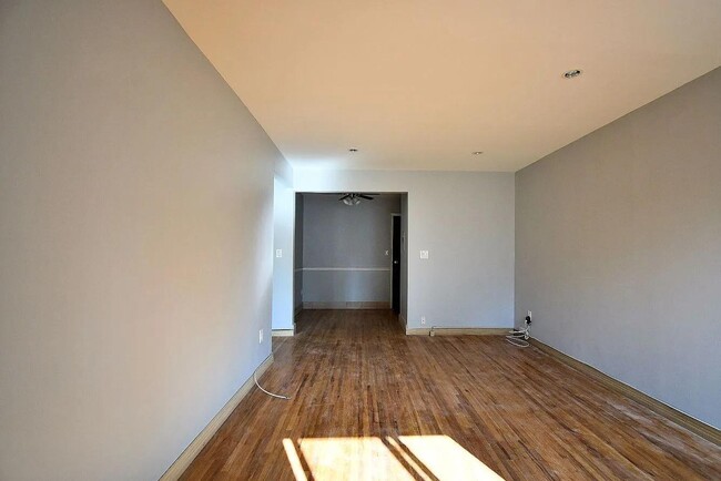 Building Photo - 900 Midland Ave