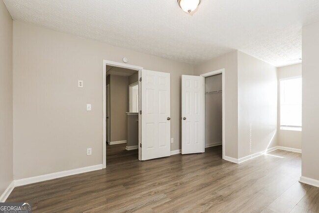 Building Photo - 726 Glenshire Ct