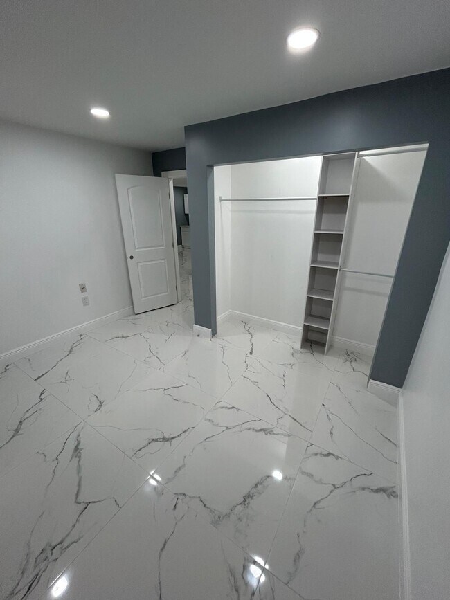 Building Photo - 935 34th Ave