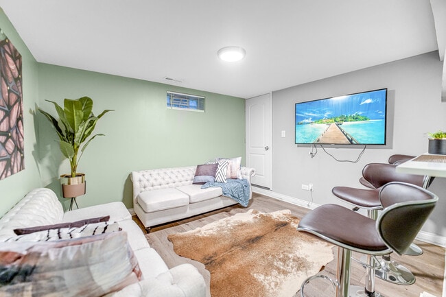 Building Photo - 10516 S Eggleston Ave