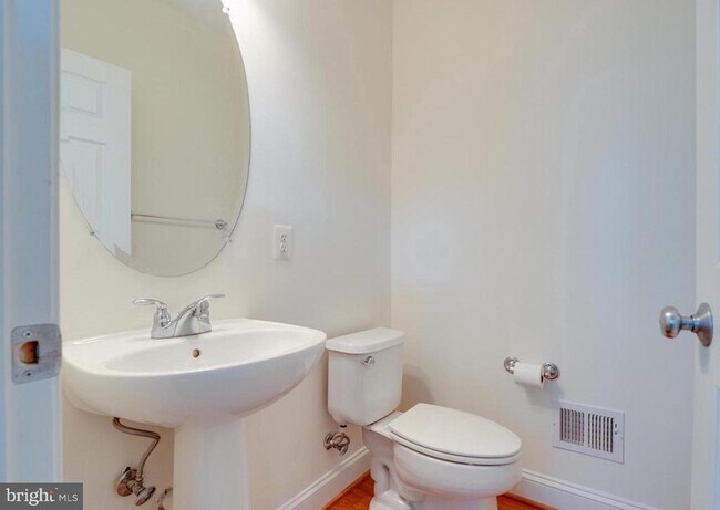 Building Photo - 3510 Goddard Way