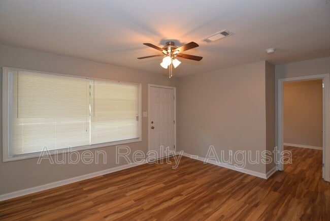 Building Photo - 1928 Wylie Dr