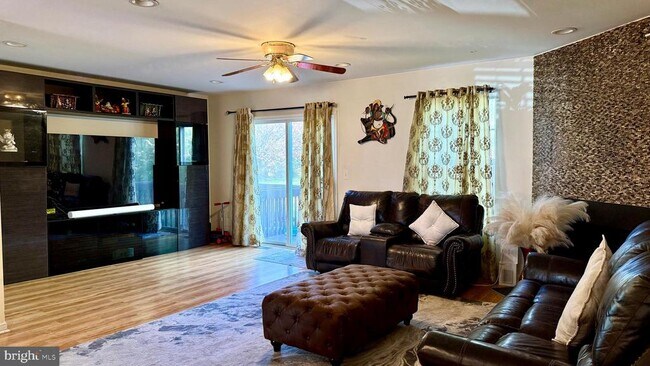 Building Photo - 17 Jill Ct