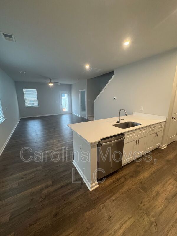 Building Photo - 409 Mariene Dr