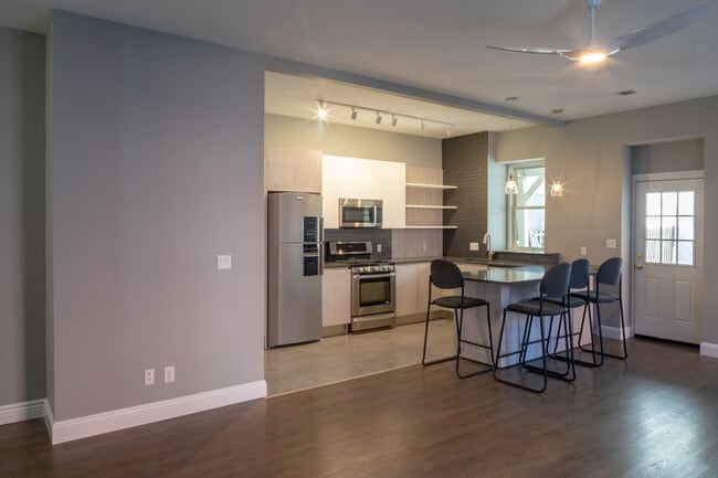 Building Photo - 1118 Park Ave