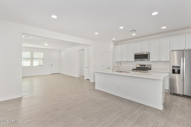 Building Photo - 14134 W Hackamore Dr
