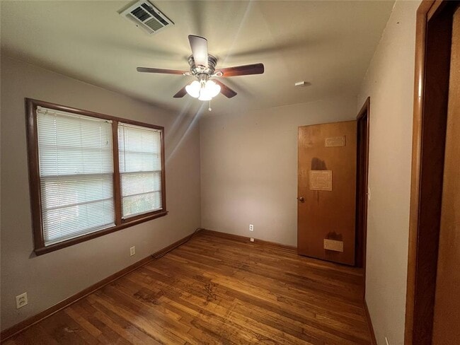 Building Photo - 511 Fleetwood Dr