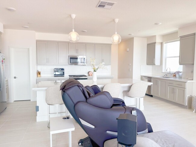 Building Photo - 9776 Seawind Wy