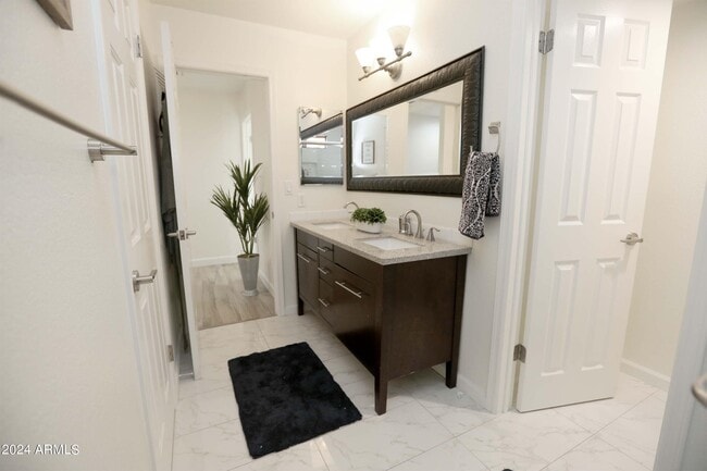 Building Photo - 11271 E Poinsettia Dr