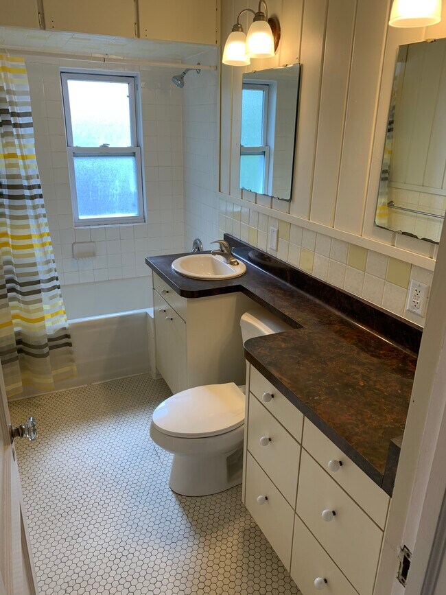 Building Photo - 4616 Dodge St