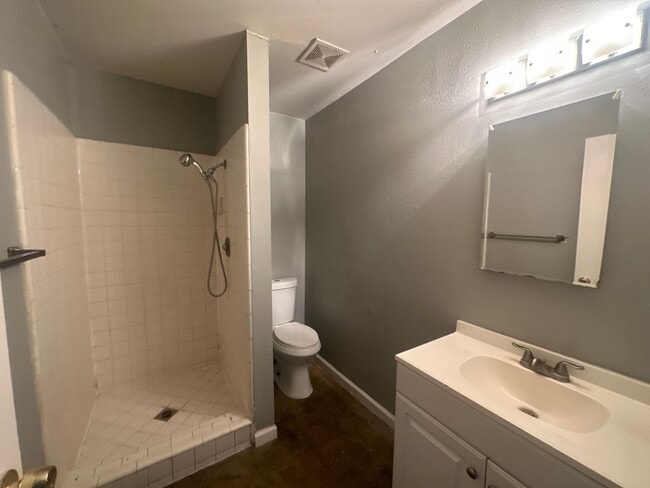 Building Photo - 1331 Frankfort Ct