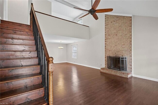 Building Photo - 5677 Rushmere Dr