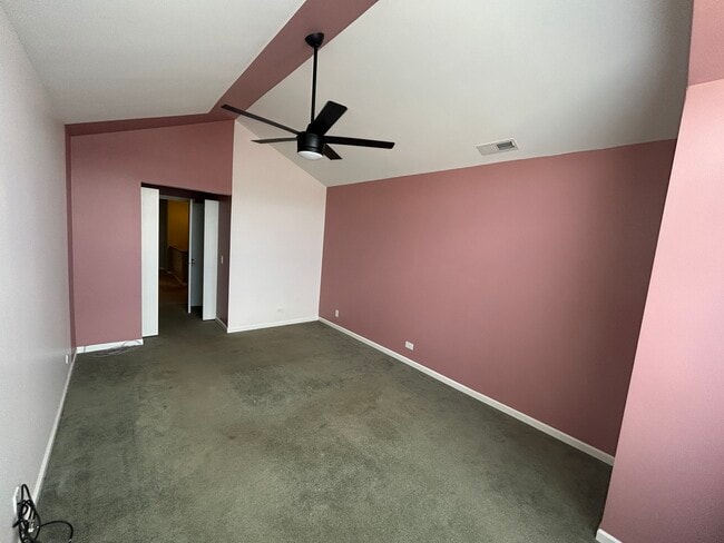 Building Photo - 935 Viewpoint Dr