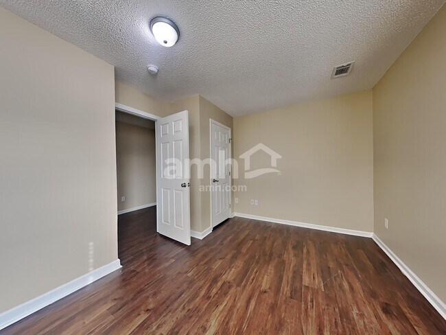 Building Photo - 2030 Clipstone Dr