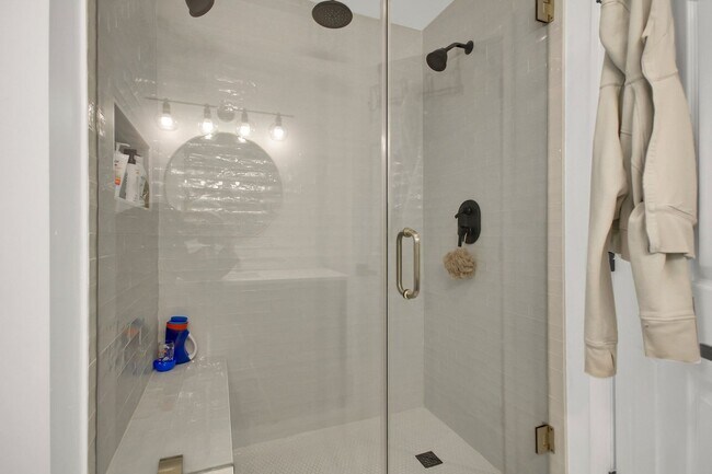 Building Photo - Beautifully Renovated West Ashley Home