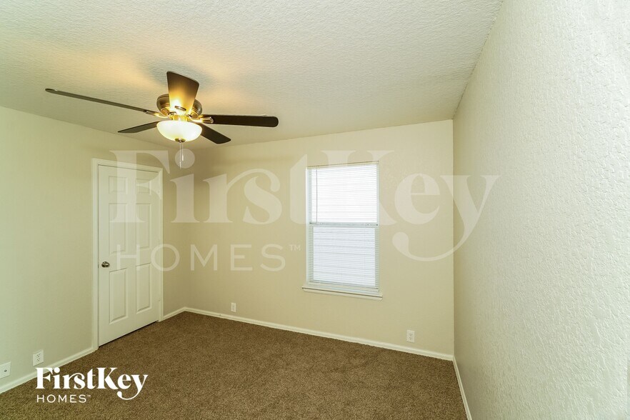 Building Photo - 3838 Sausalito Fern