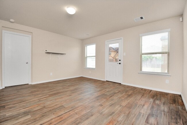 Building Photo - 3210 Aldridge Dr