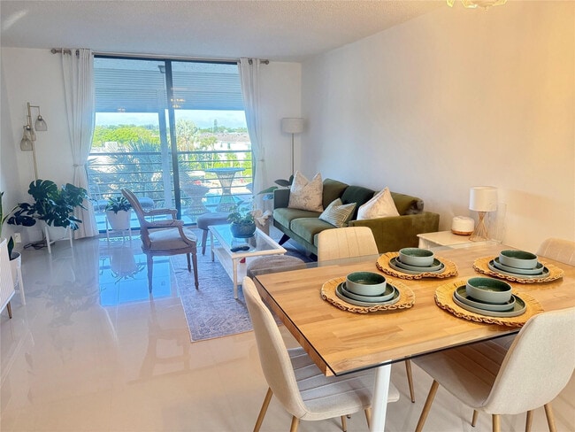 Building Photo - 4640 Lucerne Lakes Blvd W