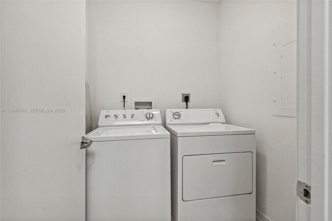 Building Photo - 18101 Collins Ave