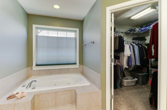 Building Photo - 2267 Heather Ridge Dr