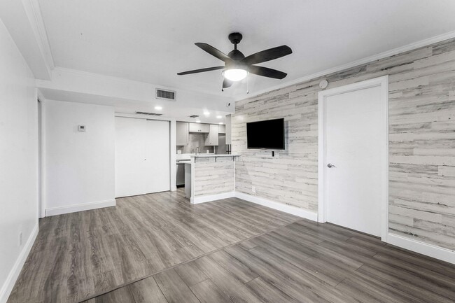 Building Photo - 612 Executive Center Dr