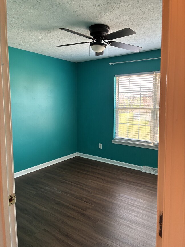 Building Photo - 1105 Lobo Dr