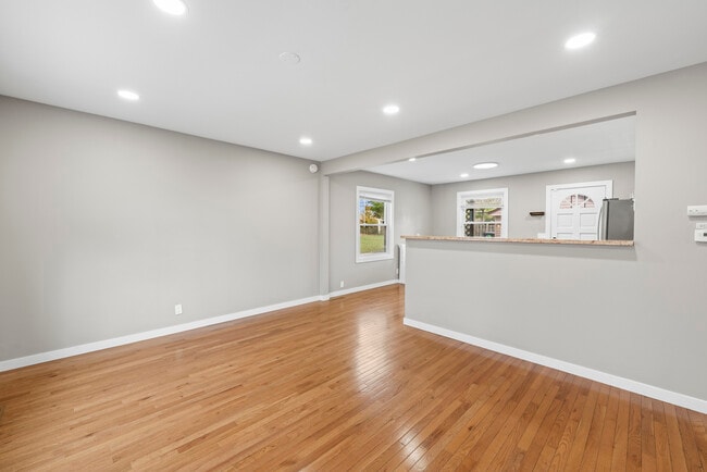 Building Photo - 25 McCabe Dr