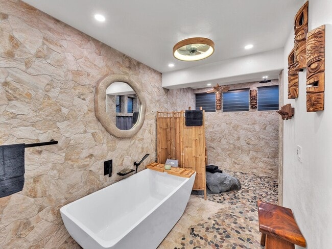 Building Photo - Oceanfront Estate: The Honolii Hale